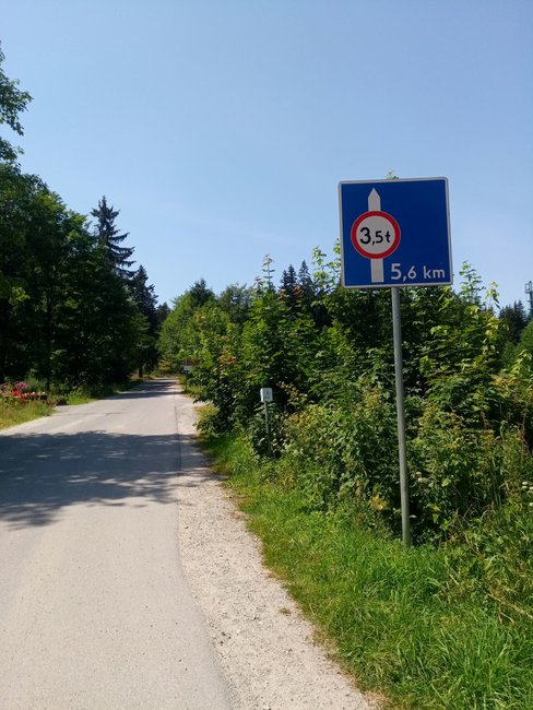 Machov trápí průjezdy polských kamionů se dřevem