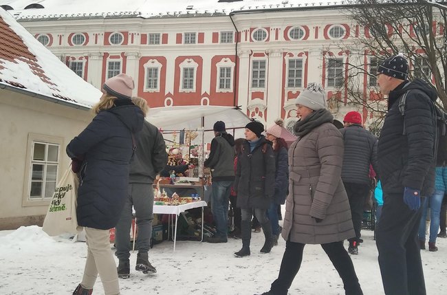 Adventní trh v klášteře přilákal velké množství lidí
