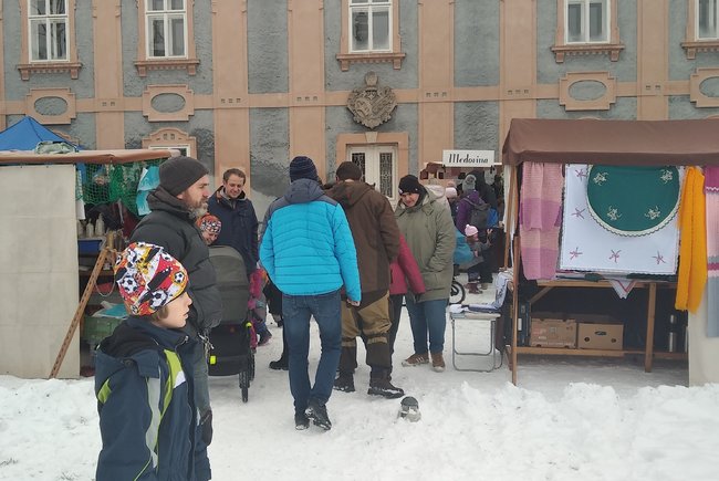 Adventní trh v klášteře přilákal velké množství lidí