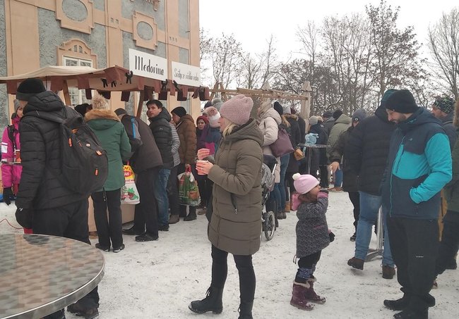 Adventní trh v klášteře přilákal velké množství lidí