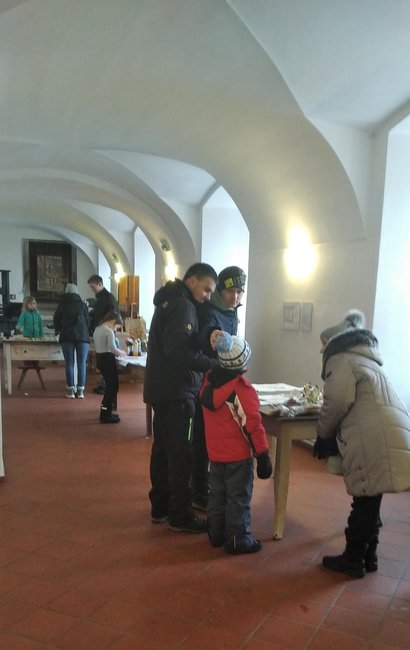 Adventní trh v klášteře přilákal velké množství lidí