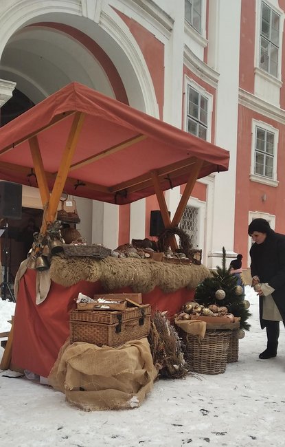 Adventní trh v klášteře přilákal velké množství lidí