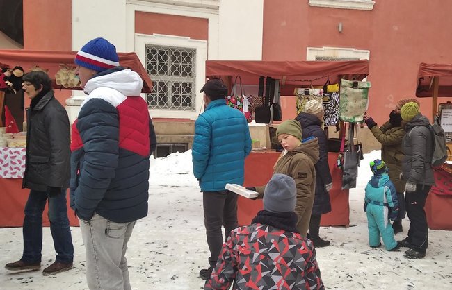 Adventní trh v klášteře přilákal velké množství lidí