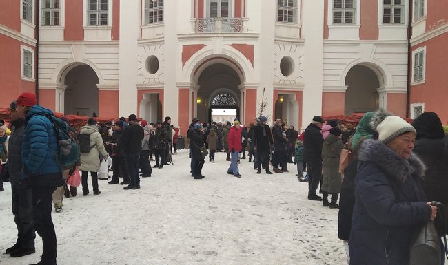 Adventní trh v klášteře přilákal velké množství lidí