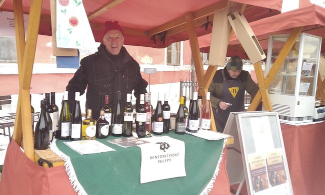 Adventní trh v klášteře přilákal velké množství lidí