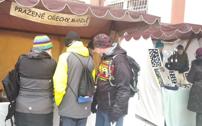 Adventní trh v klášteře přilákal velké množství lidí