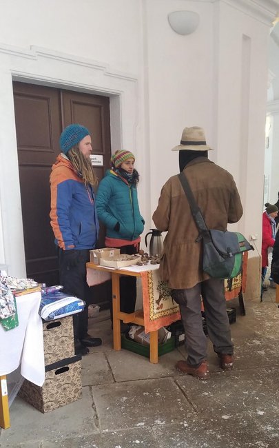Adventní trh v klášteře přilákal velké množství lidí