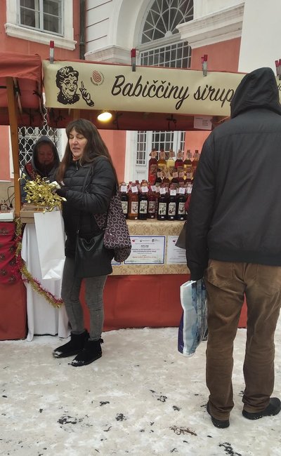 Adventní trh v klášteře přilákal velké množství lidí