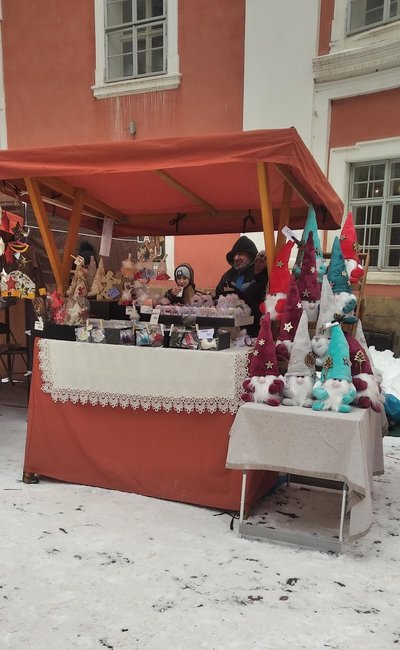 Adventní trh v klášteře přilákal velké množství lidí