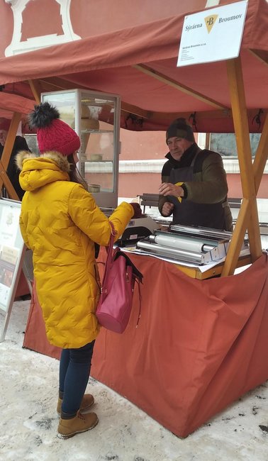 Adventní trh v klášteře přilákal velké množství lidí