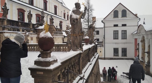 Adventní trh v klášteře přilákal velké množství lidí