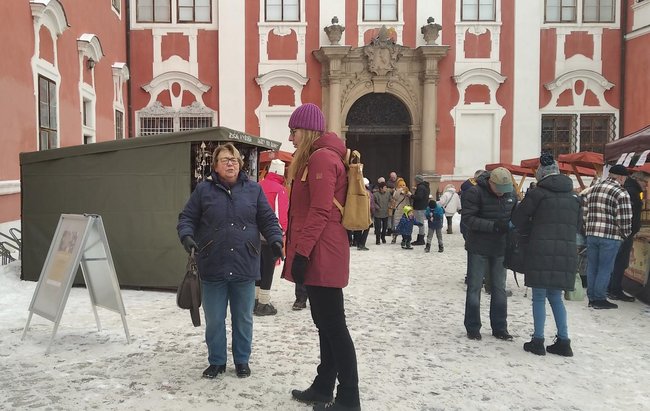 Adventní trh v klášteře přilákal velké množství lidí