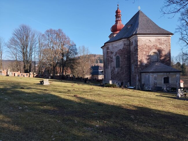Na hřbitově v Heřmánkovicích vznikne pietní alej