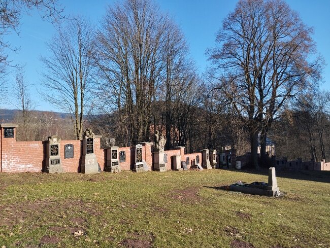 Na hřbitově v Heřmánkovicích vznikne pietní alej