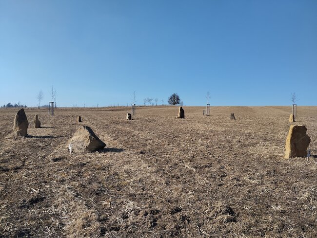 Od kříže k menhirům