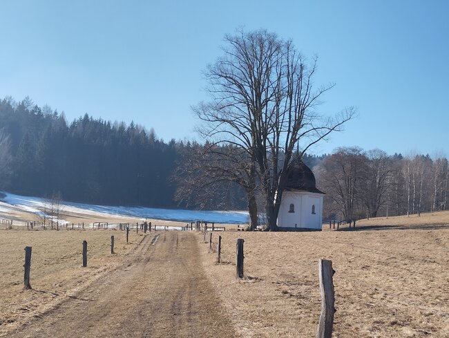 Od kříže k menhirům