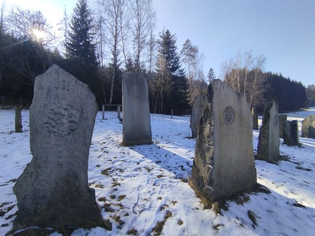 Od kříže k menhirům