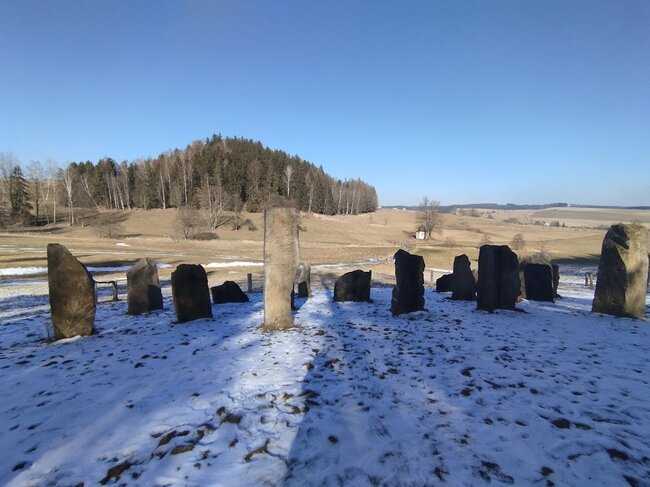 Od kříže k menhirům