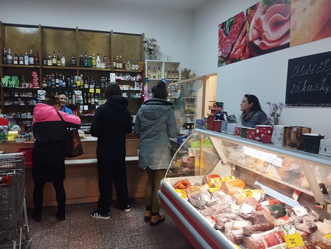 Marže z rohlíků nás neuživí. S čím se potýkají majitelé malých obchodů v regionech