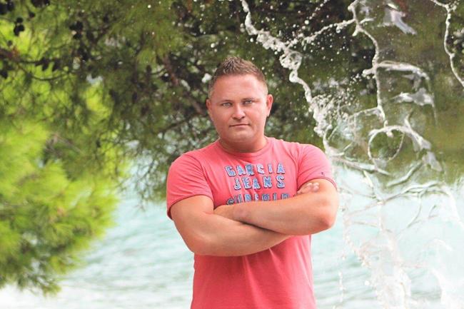 Jedním z finalistů soutěže Gentleman & Žena České republiky 2021 je rodák z Broumovska Jan Šraitr 