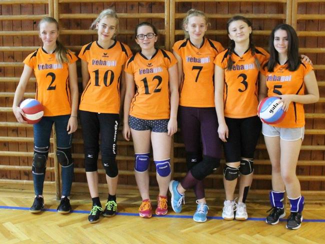  Mladé broumovské volejbalistky obsadily na turnaji v Novém Městě nad Metují 2. místo