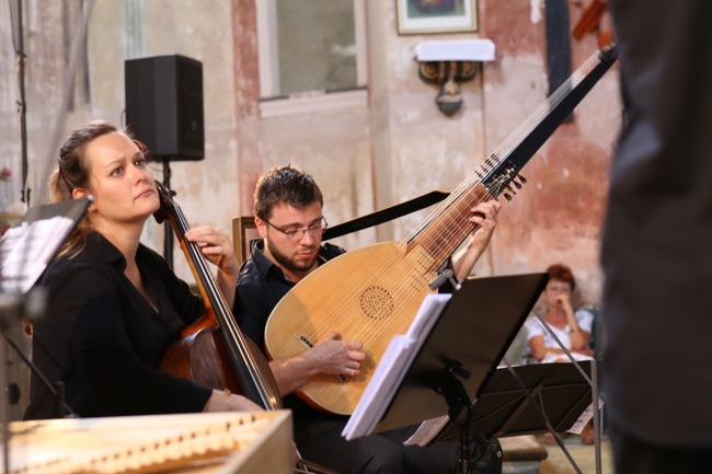 Osmý koncert festivalu Za poklady Broumovska přivezl do Vižňova ensemble Castelkorn