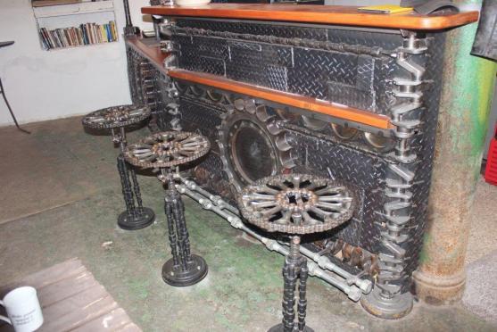 První undergroundový klub na Broumovsku je po rekonstrukci. Zdobí ho originální železné doplňky