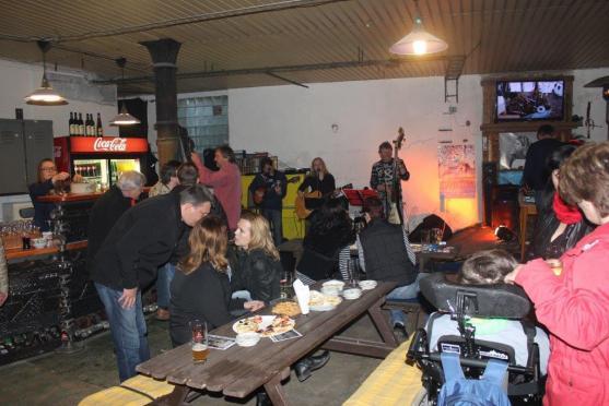 První undergroundový klub na Broumovsku je po rekonstrukci. Zdobí ho originální železné doplňky