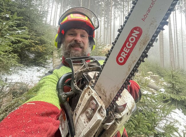 Povolání dřevorubce je velmi náročné a adrenalinové
