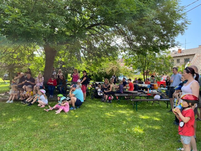 Vernéřovice zasypaly dopravní značky a vyrostl i kruhový objezd!