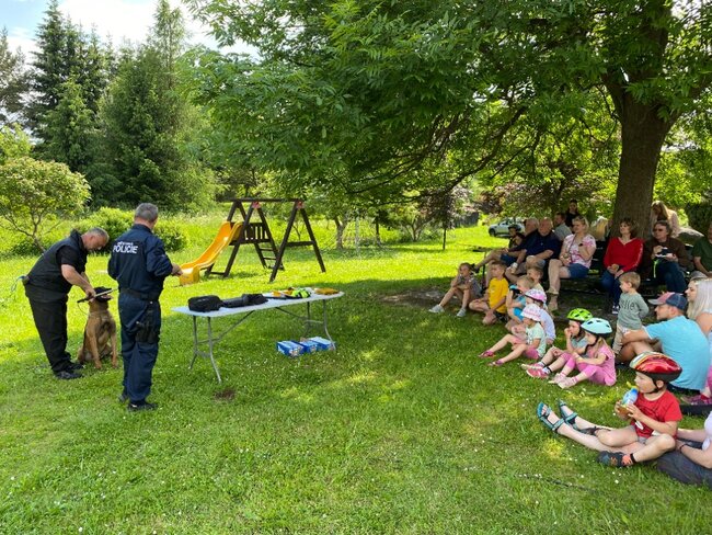 Vernéřovice zasypaly dopravní značky a vyrostl i kruhový objezd!