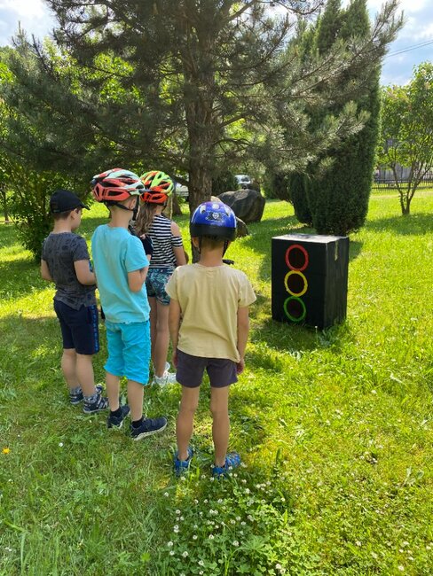 Vernéřovice zasypaly dopravní značky a vyrostl i kruhový objezd!