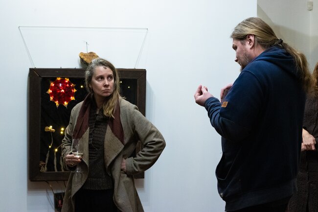 Představuji si, že podhoubí v temnotě pod zemí září