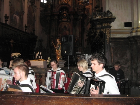 Akordeonový orchestr sklidil dlouhotrvající potlesk