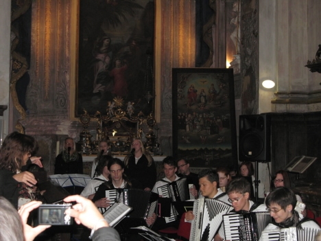 Akordeonový orchestr sklidil dlouhotrvající potlesk