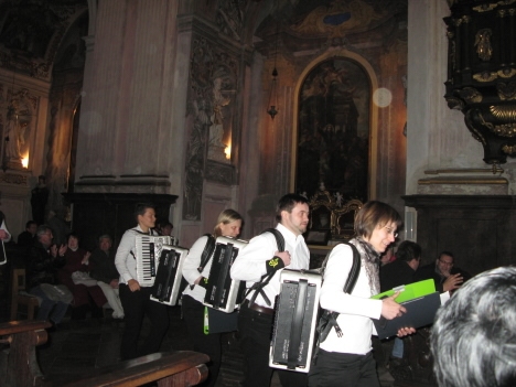 Akordeonový orchestr sklidil dlouhotrvající potlesk