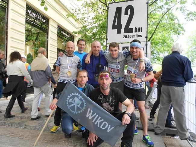 Běžci hronovského Wikovu uspěli ve štafetě Pražského maratonu 