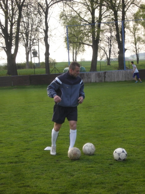 Za úspěchy fotbalistů mladšího dorostu Slovanu Broumov stojí trenér Jindřich Kittler 