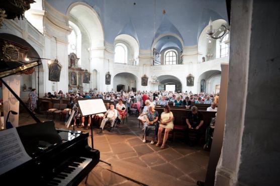 Světově proslulá sopranistka Eva Urbanová zakončila festival Za poklady Broumovska