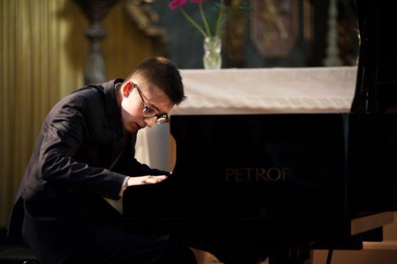 Laureáti Mezinárodní soutěže Broumovská klávesa zahráli v rámci festivalu Za poklady Broumovska v Martínkovicích