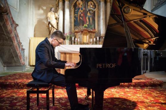 Laureáti Mezinárodní soutěže Broumovská klávesa zahráli v rámci festivalu Za poklady Broumovska v Martínkovicích