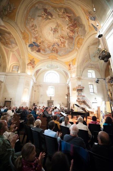 Laureáti Mezinárodní soutěže Broumovská klávesa zahráli v rámci festivalu Za poklady Broumovska v Martínkovicích