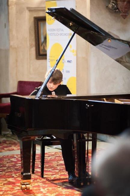 Laureáti Mezinárodní soutěže Broumovská klávesa zahráli v rámci festivalu Za poklady Broumovska v Martínkovicích