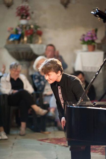 Laureáti Mezinárodní soutěže Broumovská klávesa zahráli v rámci festivalu Za poklady Broumovska v Martínkovicích