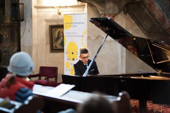 Laureáti Mezinárodní soutěže Broumovská klávesa zahráli v rámci festivalu Za poklady Broumovska v Martínkovicích
