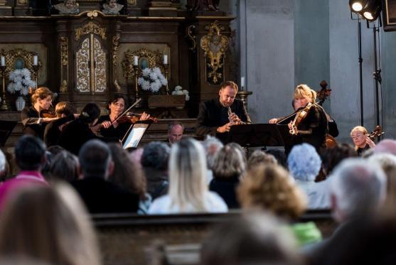 Božanovský kostel se rozezněl zahajovacím koncertem festivalu Za poklady Broumovska