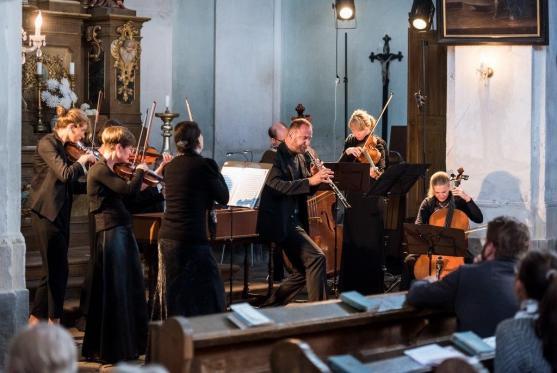 Božanovský kostel se rozezněl zahajovacím koncertem festivalu Za poklady Broumovska