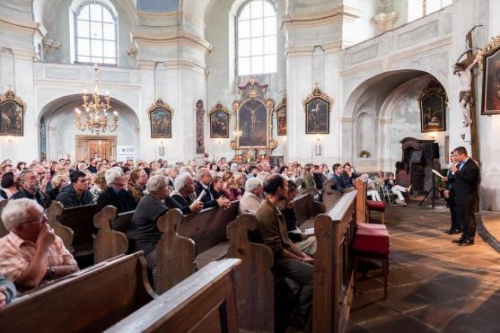 Božanovský kostel se rozezněl zahajovacím koncertem festivalu Za poklady Broumovska
