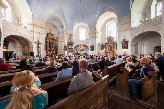 Božanovský kostel se rozezněl zahajovacím koncertem festivalu Za poklady Broumovska