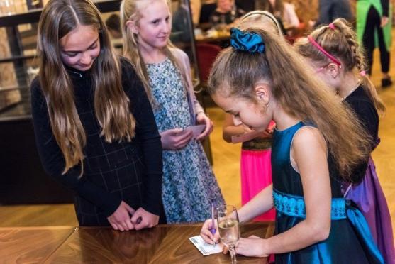 Laureáti Broumovské klávesy vystoupili v Sukově síni pražského Rudolfina